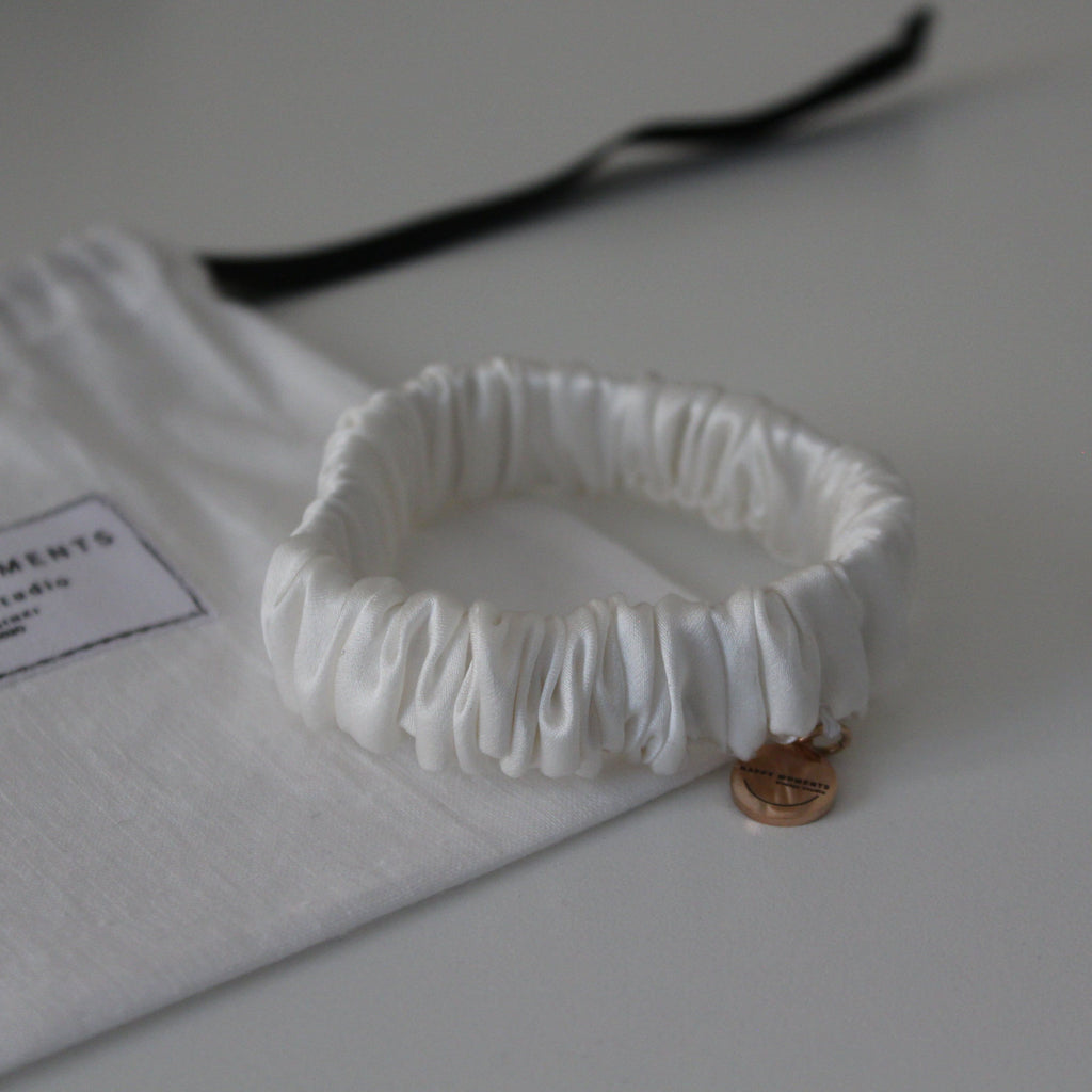 Mini silk scrunchies & charm | Snow-white - Happy Moments Design Studio